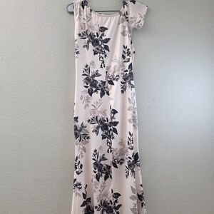 Elegant Floral Maxi Dress in Black and White
